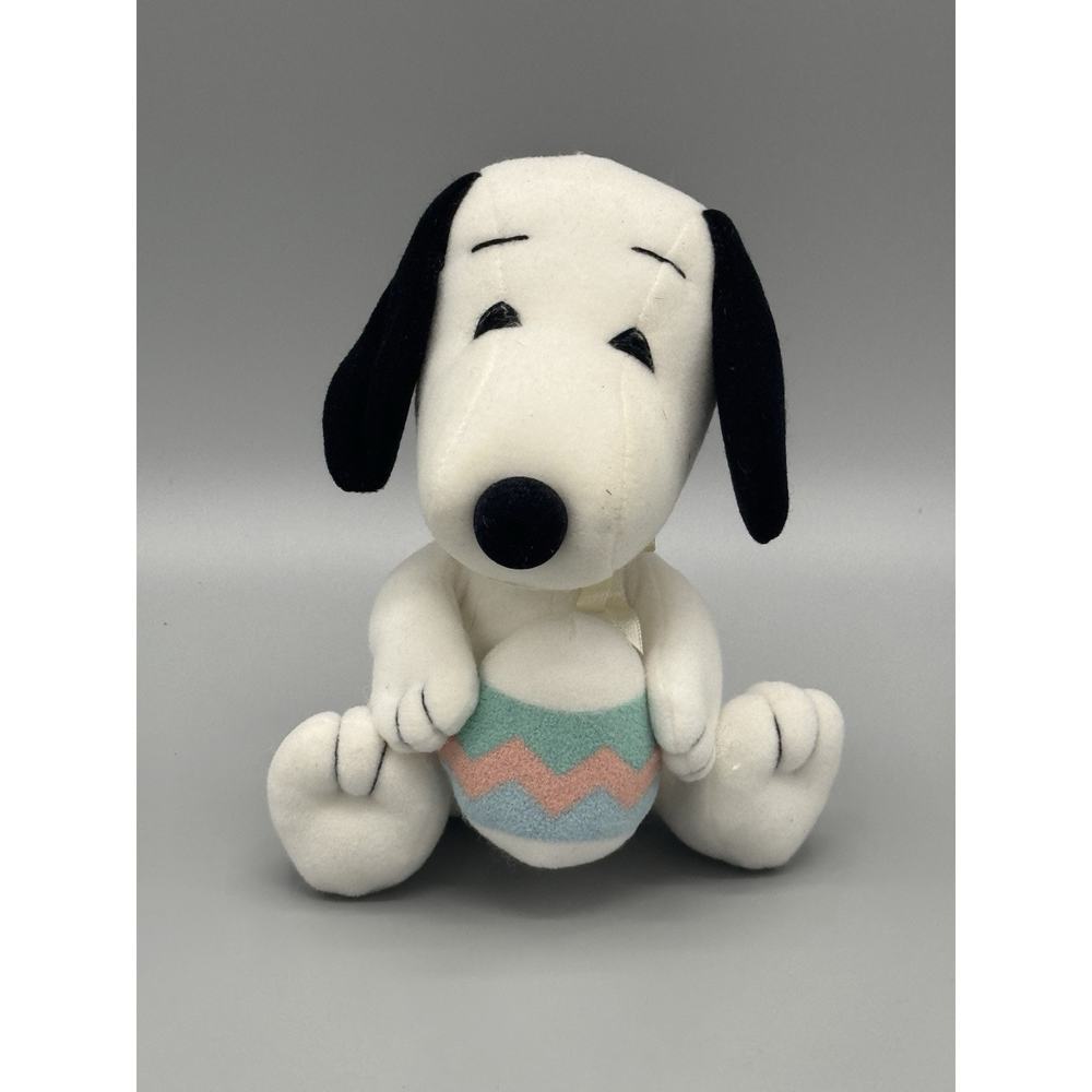 Peanuts Snoopy 50th Anniversary Holding Easter Egg Plush 7” Stuffed Animal